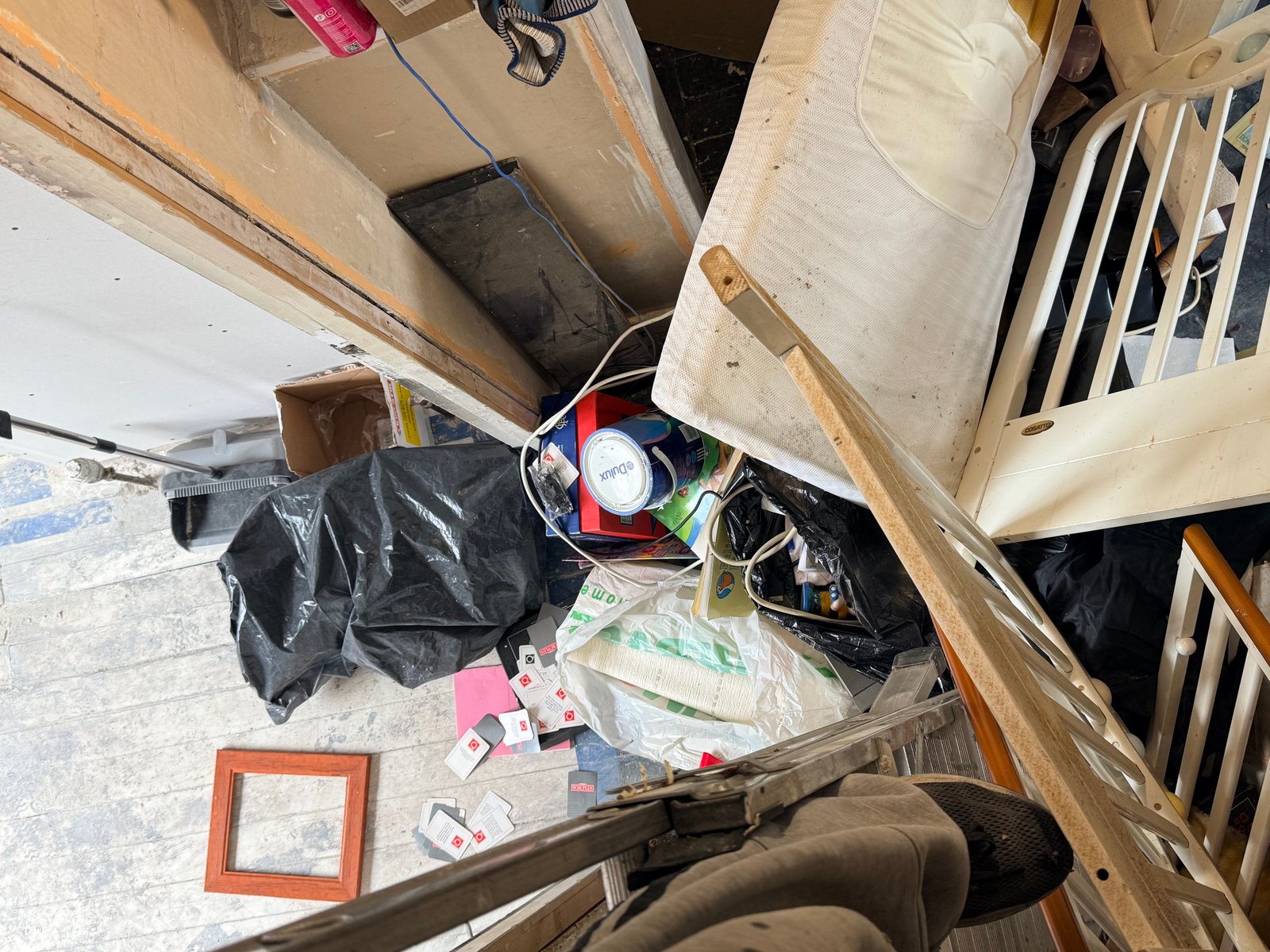 Loading paint and materials at the bottom of the hatch